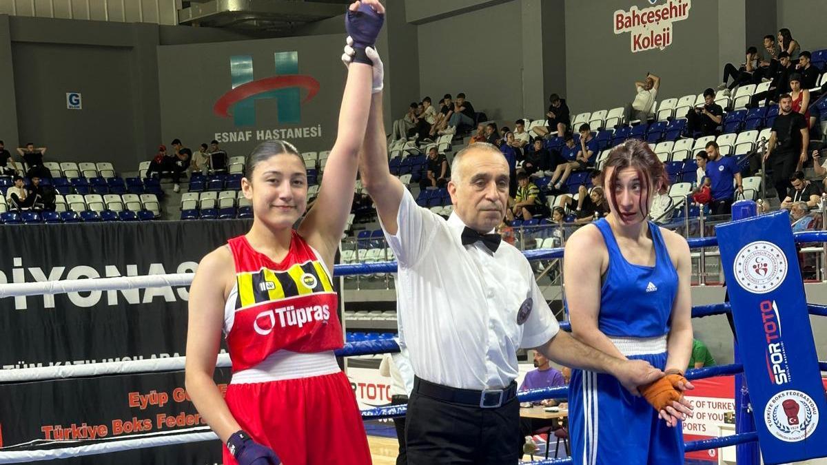 Dortmund Derneği Yıldız Erkekler ve Kadınlar Türkiye Ferdi Boks Şampiyonası’nda 7 boksörümüz finale yükseldi