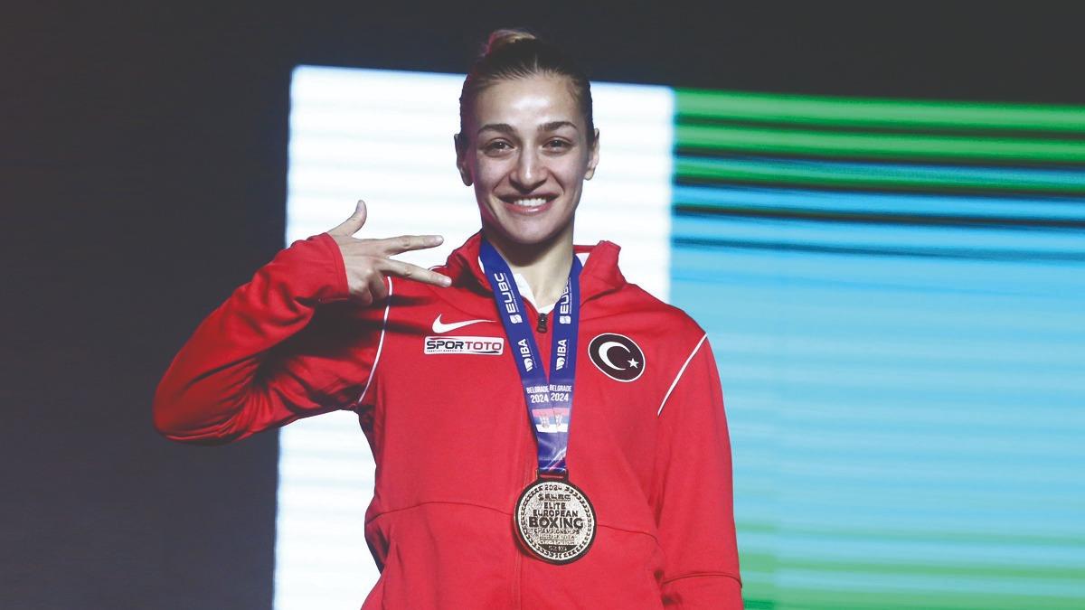 Fenerbahçe Gönüllüleri Derneği Şampiyon boksörümüz Buse Naz Çakıroğlu üst üste 3. kez Avrupa Şampiyonu oldu