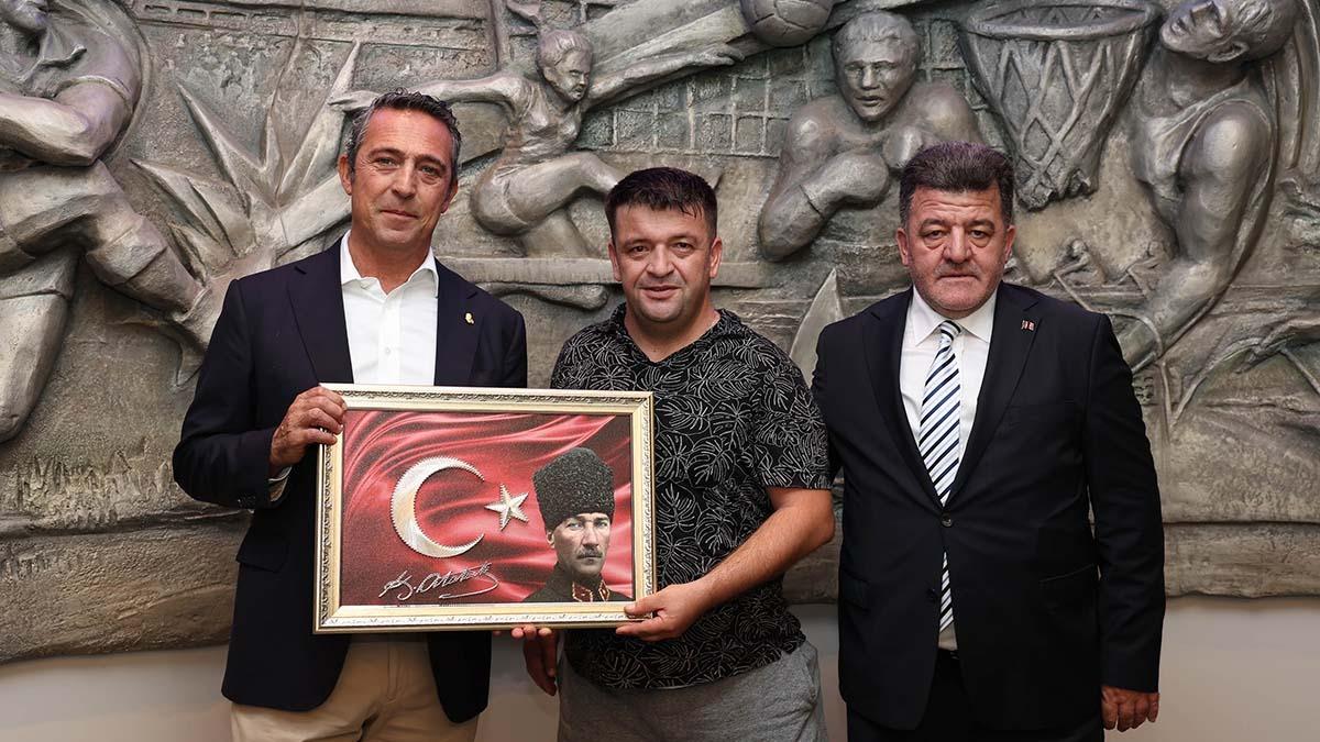 Landshut  Derneği Başkanımız Ali Y. Koç, kahraman gazilerimizden Hasan Kocamaz’ı stadımızda ağırladı