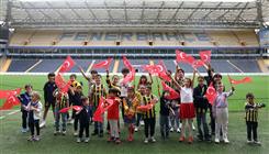 Koblenz Derneği Ailemizin en kıymetli parçası çocuklarımız, 23 Nisan’da stadımızda Fenerbahçe’yle dolu bir gün geçirdiler
